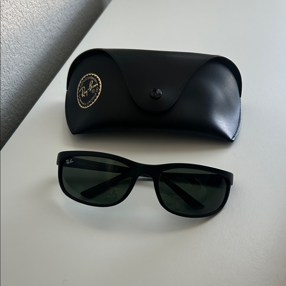 Ray-Ban Classic Black Sunglasses with Case